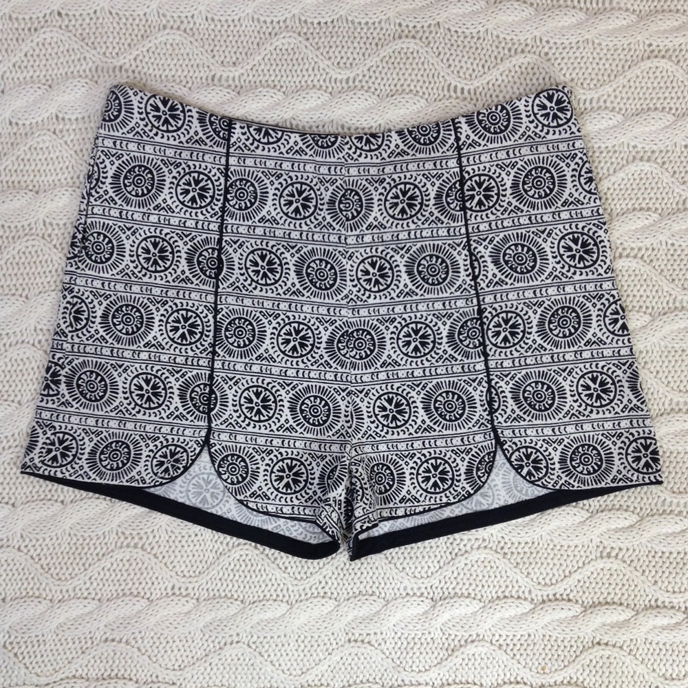NWT Fab’rik Black White High Waist Shorts Large
